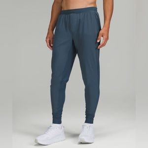 *LIKE NEW* Lululemon SURGE HYBRID PANT SHORTER LENGTH IRON BLUE MEDIUM